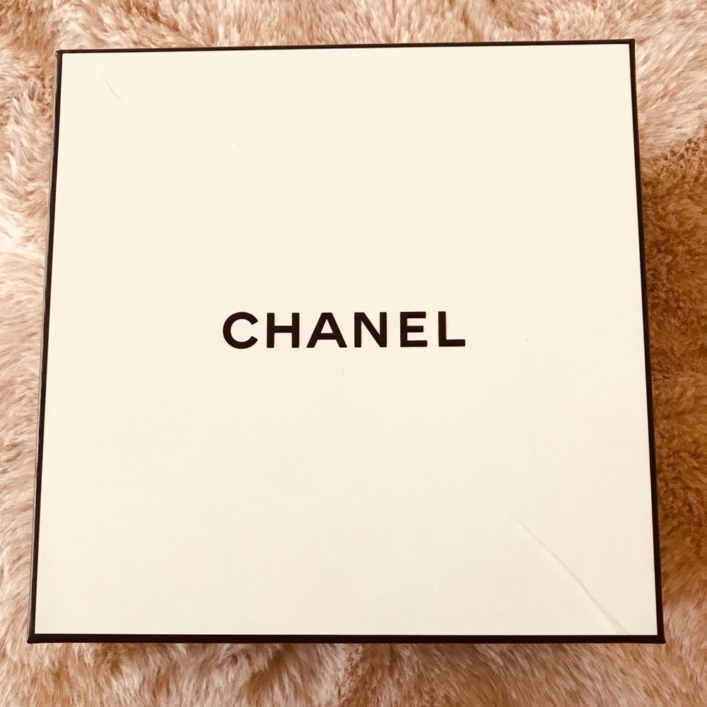Chanel gift box